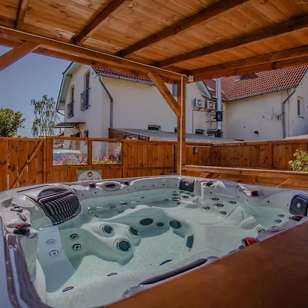 Bed & Breakfast Oetoesfogat Panzio 3*
