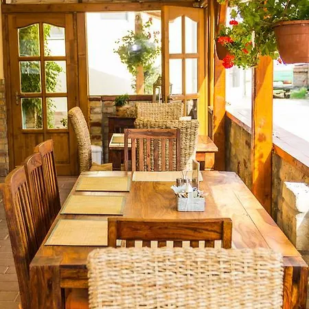 Oetoesfogat Panzio Bed & Breakfast
