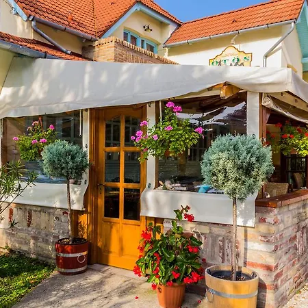Frühstückspension Oetoesfogat Panzio Siófok