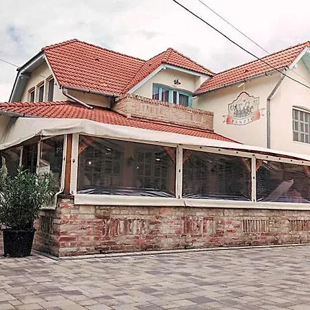 Oetoesfogat Panzio Bed & Breakfast