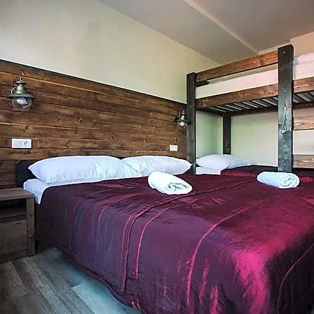 Oetoesfogat Panzio Bed & Breakfast Siófok