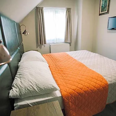 Oetoesfogat Panzio Bed & Breakfast Siófok