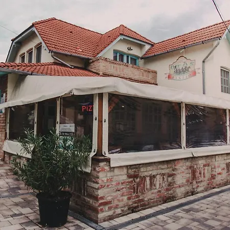 Bed & Breakfast Oetoesfogat Panzio 3*