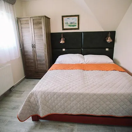 Oetoesfogat Panzio Bed & Breakfast
